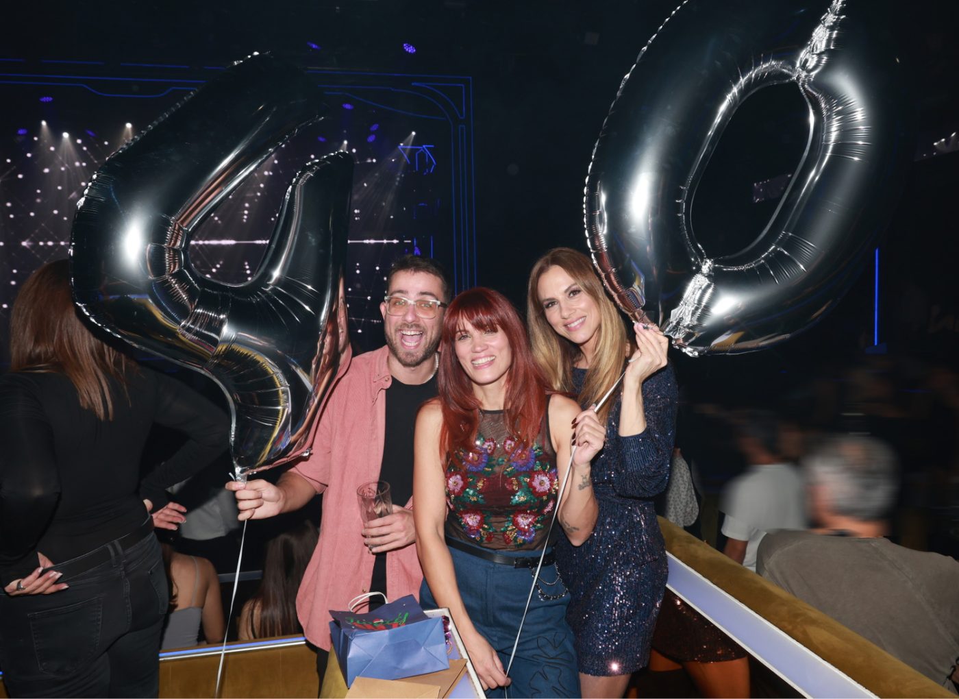 Μαίρη Συνατσάκη: Το άλμπουμ των 40ων γενεθλίων της σε γνωστό νυχτερινό χώρο 12 Μαίρη Συνατσάκη: Το άλμπουμ των 40ων γενεθλίων της σε γνωστό νυχτερινό χώρο