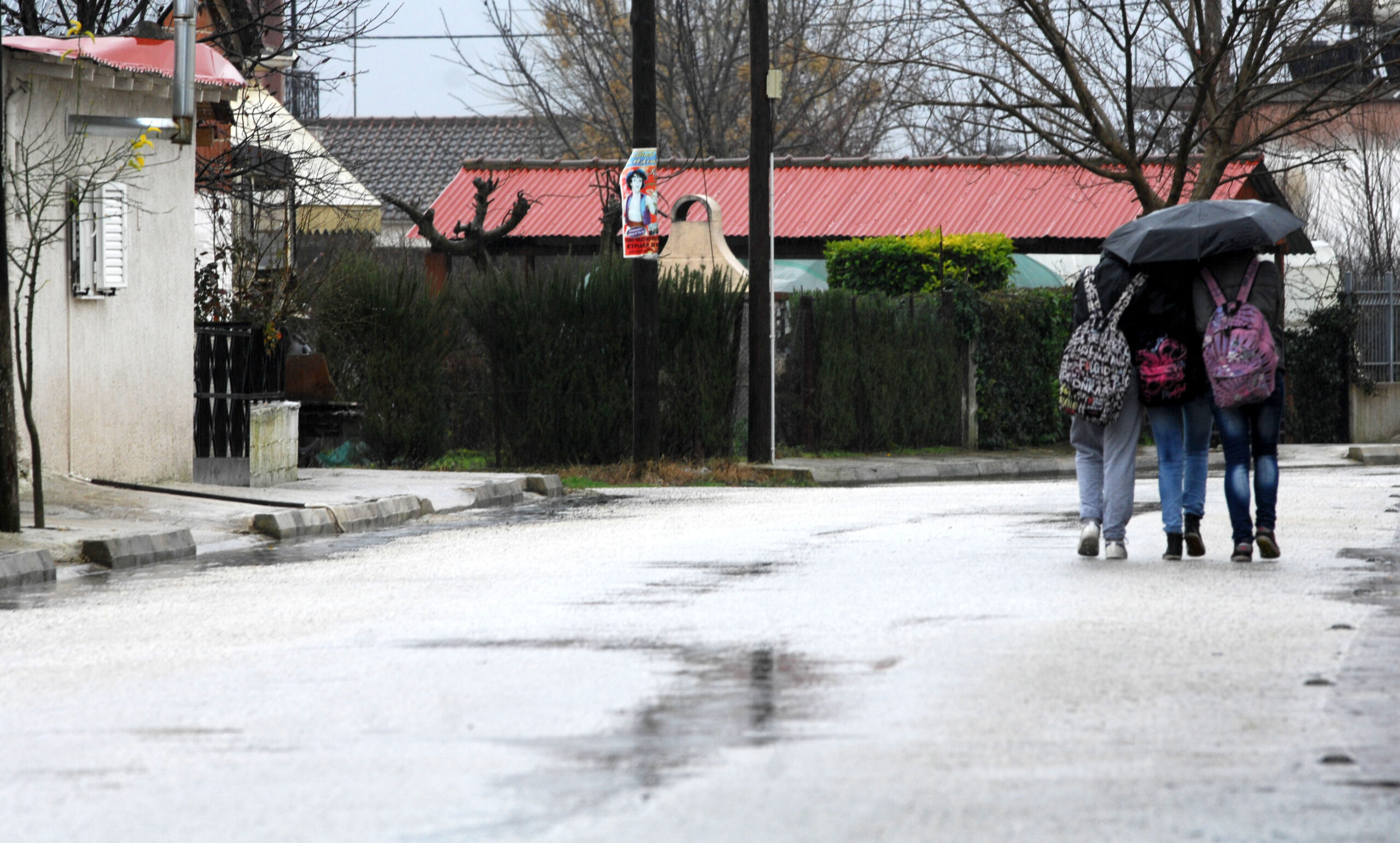 Κακοκαιρία Bora: Πού θα παραμείνουν κλειστά τα σχολεία τη Δευτέρα