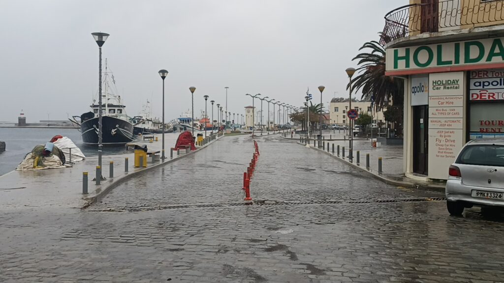Κακοκαιρία Bora: Σκηνές καταστροφής από τις πλημμύρες σε Λήμνο και Ρόδο