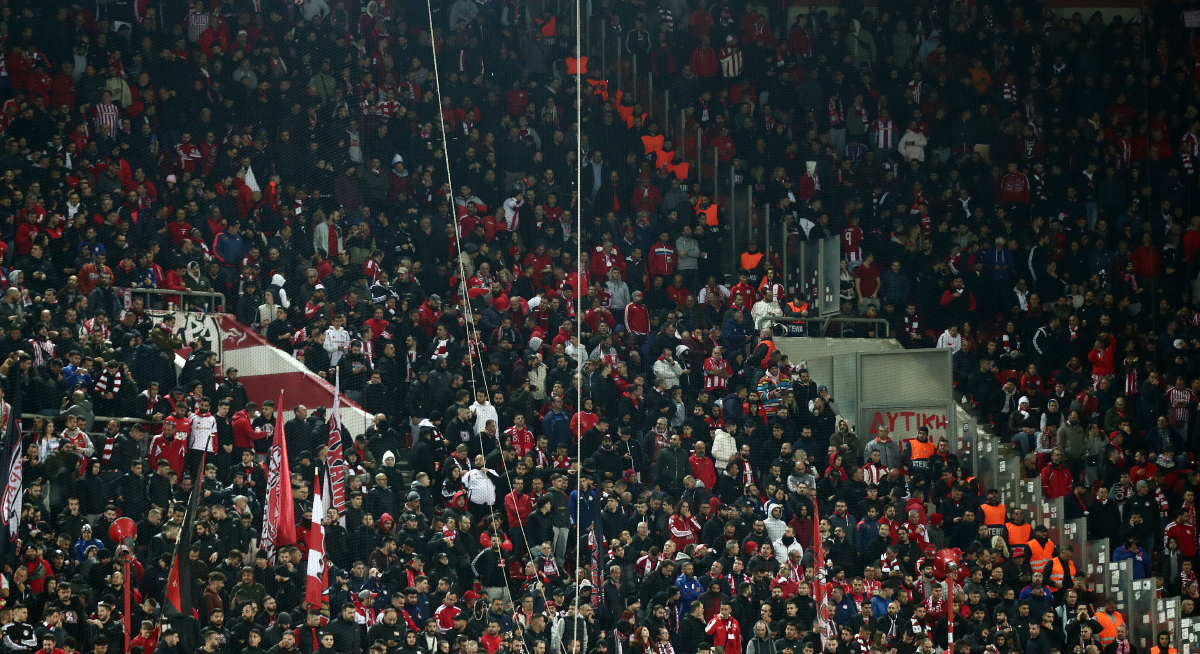 Πρόστιμο στον Ολυμπιακό για πανό στον αγώνα ενάντια στην ΑΕΚ