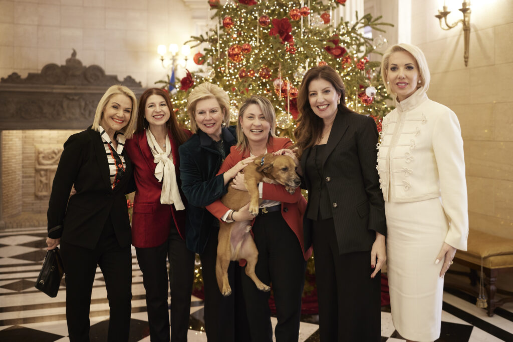 Συνάντηση Μητσοτάκη με βουλευτές της ΝΔ: Ευχές, λήψεις, τσικουδιές και πολιτικά μηνύματα (φωτογραφίες) 31 Συνάντηση Μητσοτάκη με βουλευτές της ΝΔ: Ευχές, λήψεις, τσικουδιές και πολιτικά μηνύματα (φωτογραφίες)