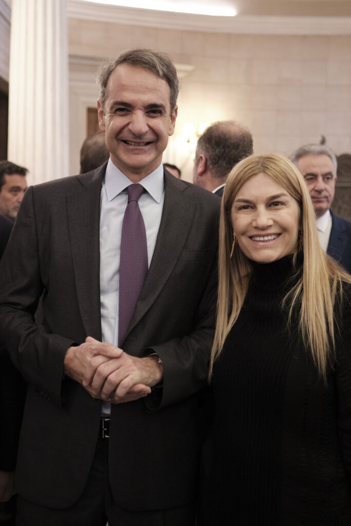 Συνάντηση Μητσοτάκη με βουλευτές της ΝΔ: Ευχές, λήψεις, τσικουδιές και πολιτικά μηνύματα (φωτογραφίες) 39 Συνάντηση Μητσοτάκη με βουλευτές της ΝΔ: Ευχές, λήψεις, τσικουδιές και πολιτικά μηνύματα (φωτογραφίες)