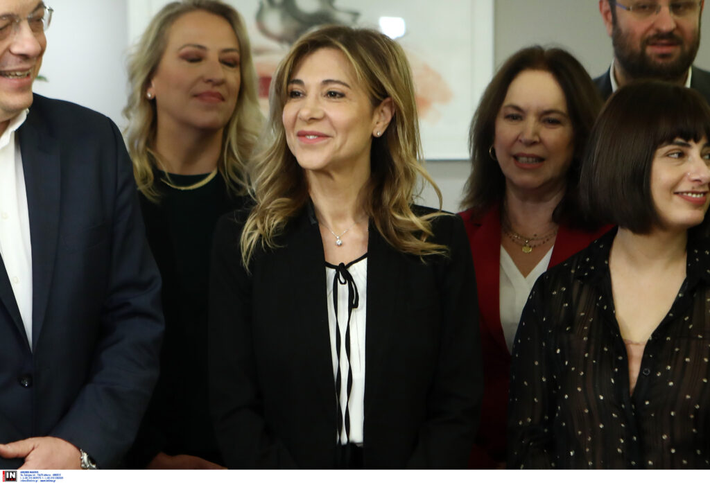 Τα κάλαντα από το Σωματείο Γονέων ΑμΕΑ «Νίκη» στον επικεφαλής του ΣΥΡΙΖΑ Σ. Φάμελλο 8 Τα κάλαντα από το Σωματείο Γονέων ΑμΕΑ «Νίκη» στον επικεφαλής του ΣΥΡΙΖΑ Σ. Φάμελλο