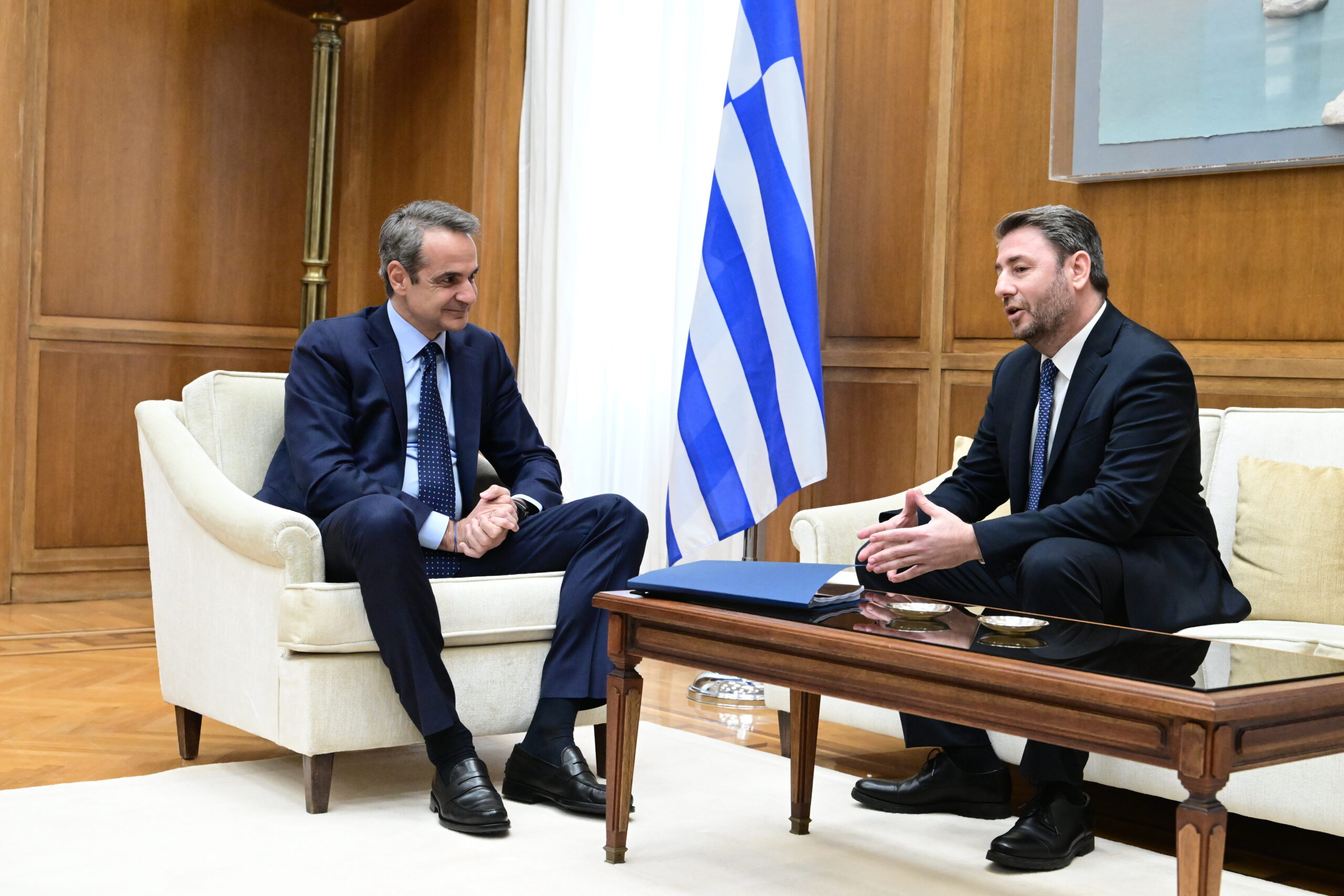 Συνάντηση Μητσοτάκη – Ανδρουλάκη: Πρόθεση για ανοικτή γραμμή επικοινωνίας