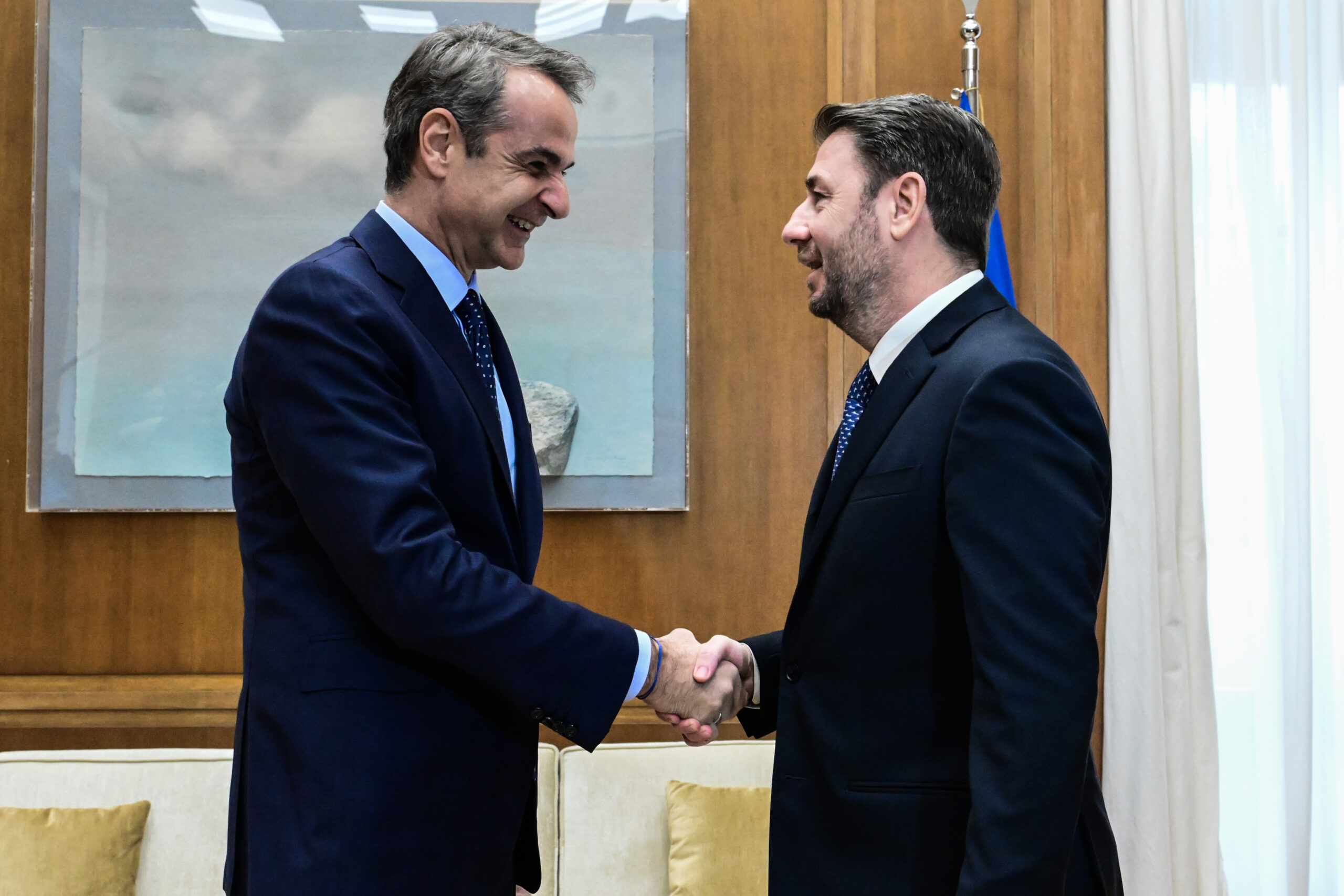 Συνάντηση Μητσοτάκη – Ανδρουλάκη: Η κυβέρνηση μιλά για θετικό αποτέλεσμα – «Παραγωγική συζήτηση», αναφέρει το ΠΑΣΟΚ