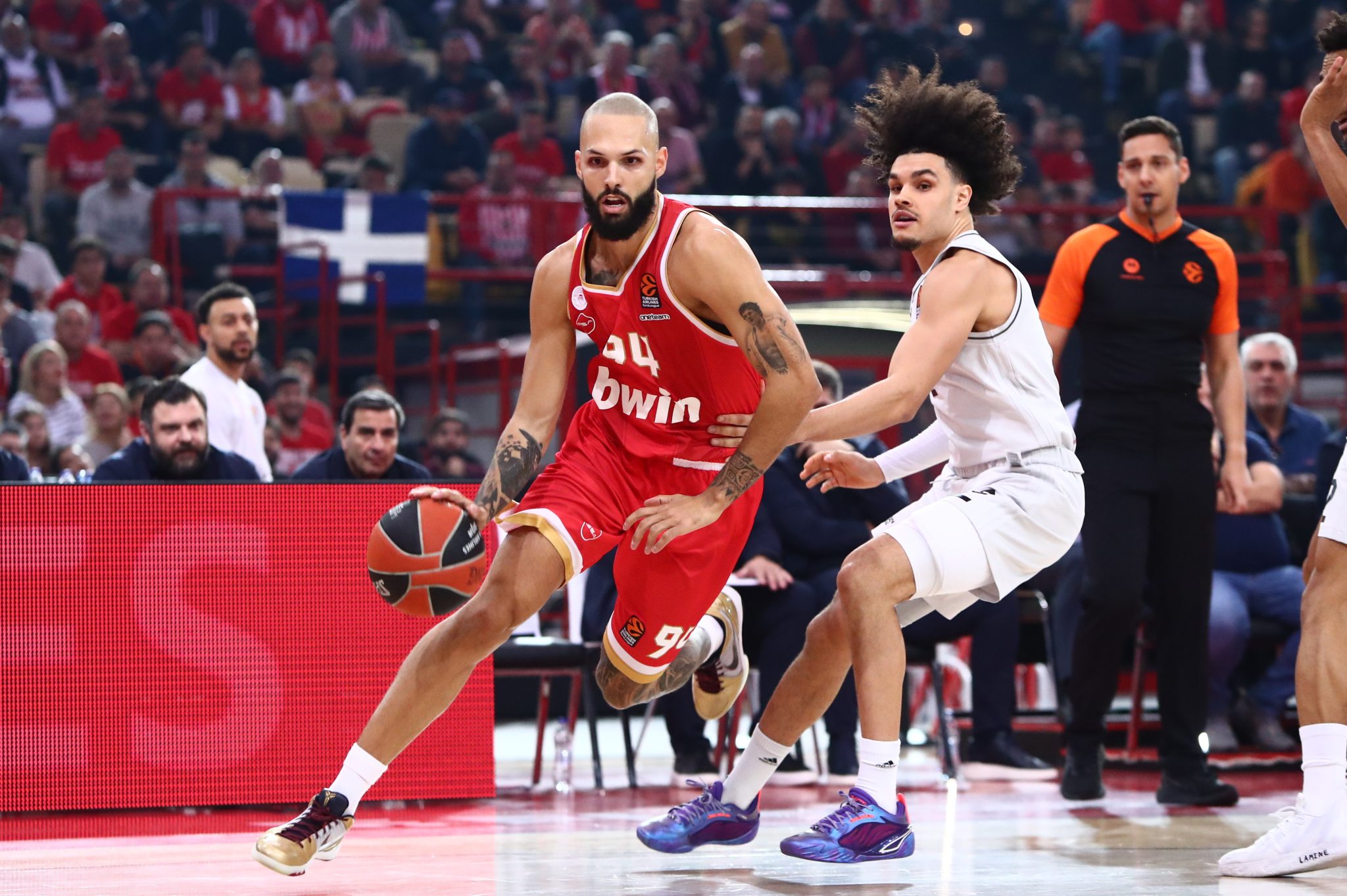 Ο Ολυμπιακός αντεπίθεσε από το -20, αλλά η Παρί νίκησε στο ΣΕΦ