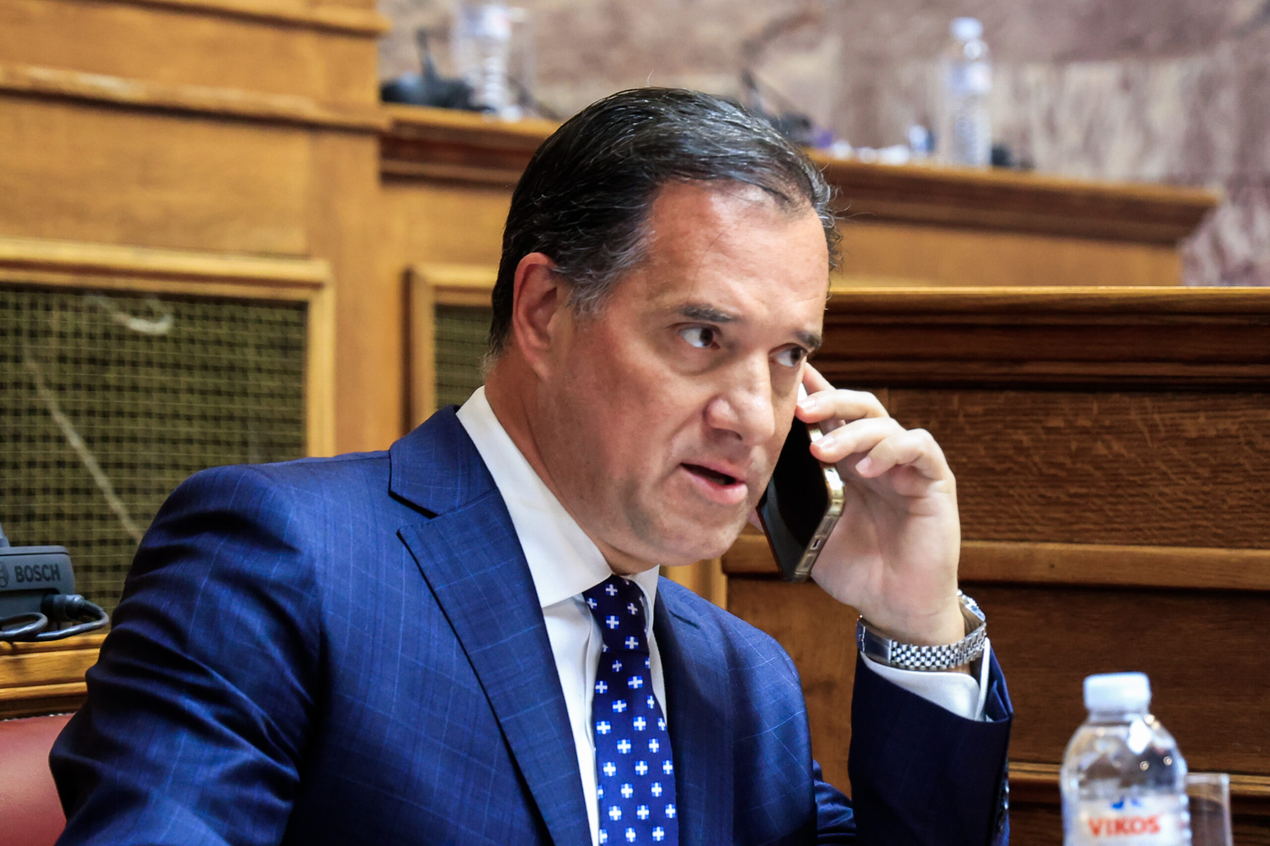 Άδ. Γεωργιάδης: Να τιμωρηθεί ο Α. Παναγιωτόπουλος διότι μιλούσε στην κάμερα ενώ οδηγούσε – Η απολογία από το βουλευτή του ΣΥΡΙΖΑ