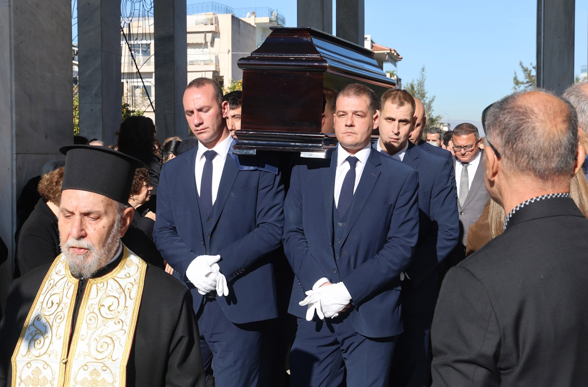 Κηδεία Δημήτρη Ήμελλου: Οι ηθοποιοί του «Σασμού» στο Α’ Κοιμητήριο για το τελευταίο «αντίο» 34 Κηδεία Δημήτρη Ήμελλου: Οι ηθοποιοί του «Σασμού» στο Α’ Κοιμητήριο για το τελευταίο «αντίο»