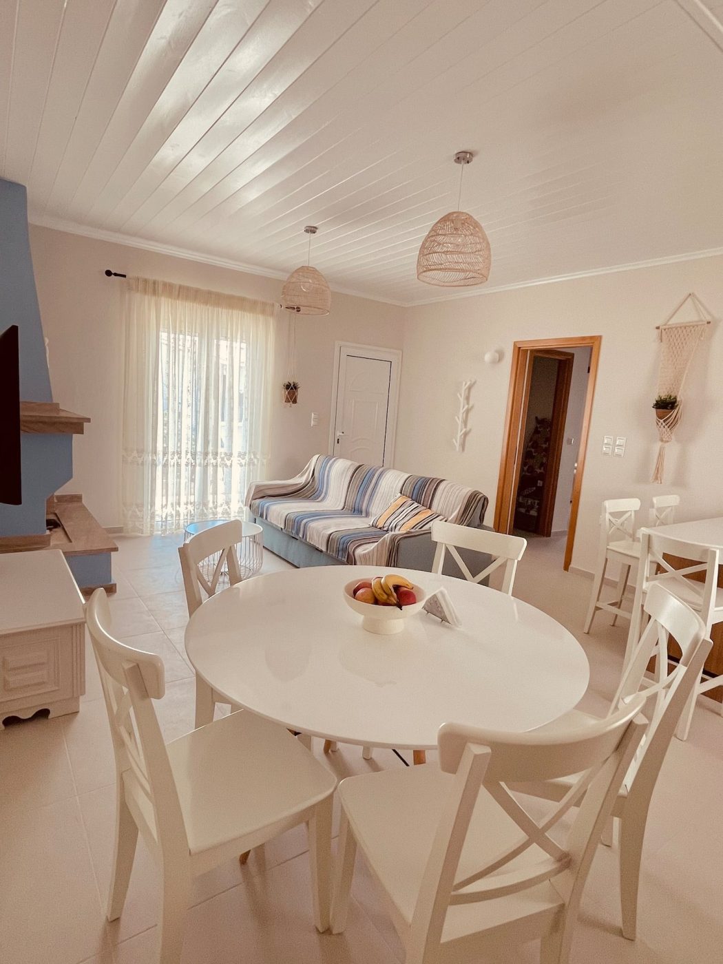 Γιώργος Αγγελόπουλος: Αυτό είναι το σπίτι της μητέρας του στη Σκιάθο που προσφέρει Airbnb – Πόσο το ενοικιάζει την ημέρα