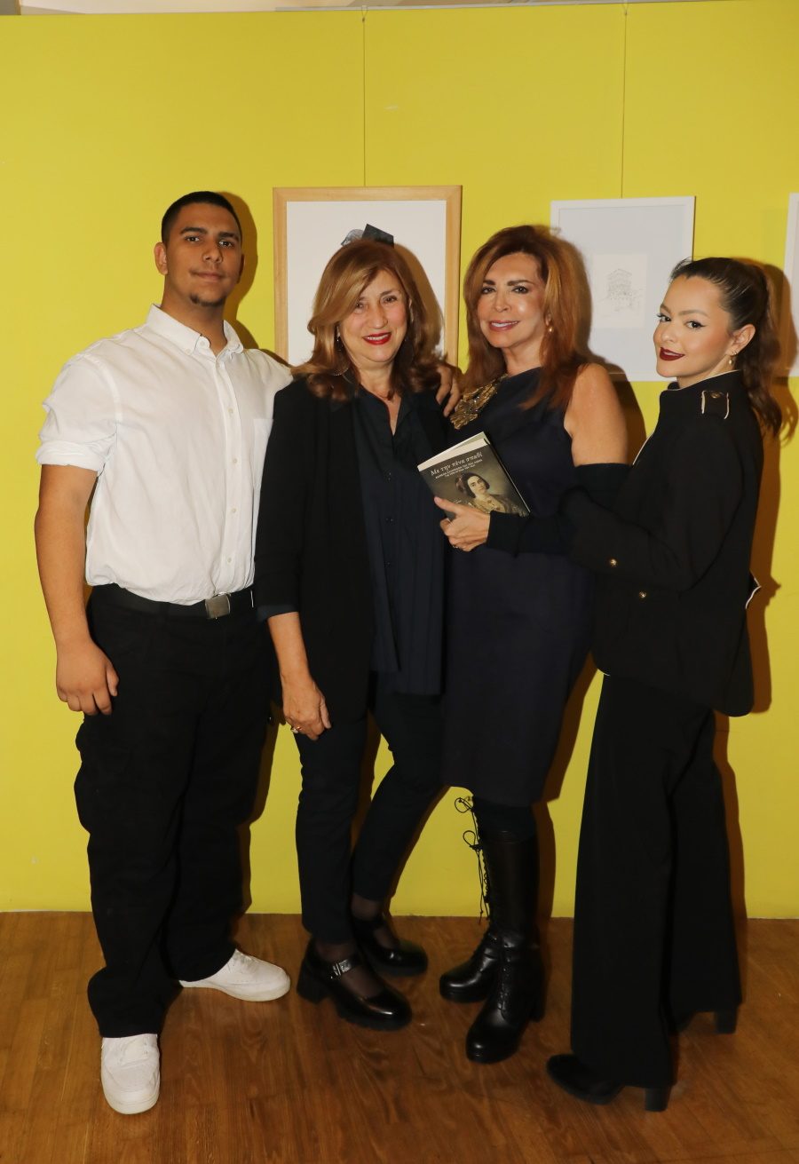 Μιμή Ντενίση: Περήφανη για την αδελφή της – Με την κόρη της, Μαριτίνα στην εκδήλωση βιβλίου που επιμελήθηκε η Σοφία Ντενίση 9 Μιμή Ντενίση: Περήφανη για την αδελφή της – Με την κόρη της, Μαριτίνα στην εκδήλωση βιβλίου που επιμελήθηκε η Σοφία Ντενίση