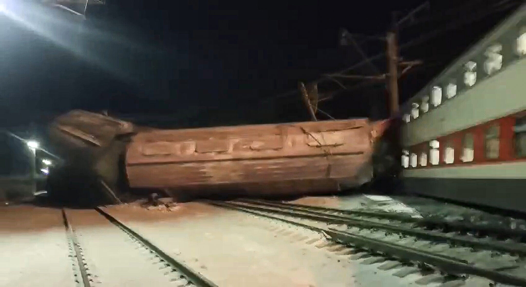 Ρωσία: Σύγκρουση σιδηροδρόμων στην περιοχή Μούρμανσκ – Πάνω από 10 τραυματισμένοι 2 Ρωσία: Σύγκρουση σιδηροδρόμων στην περιοχή Μούρμανσκ – Πάνω από 10 τραυματισμένοι