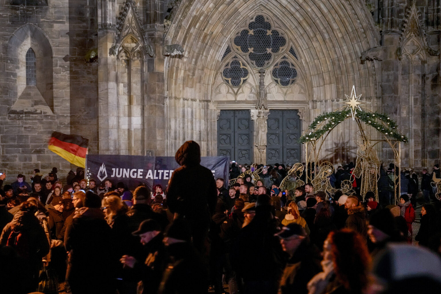 Μαγδεμβούργο: Ο Στάινμαϊερ καλεί τους Γερμανούς να μείνουν ενωμένοι – Ανθρώπινη αλυσίδα κατά του μίσους, συγκέντρωση του AfD 8 Μαγδεμβούργο: Ο Στάινμαϊερ καλεί τους Γερμανούς να μείνουν ενωμένοι – Ανθρώπινη αλυσίδα κατά του μίσους, συγκέντρωση του AfD