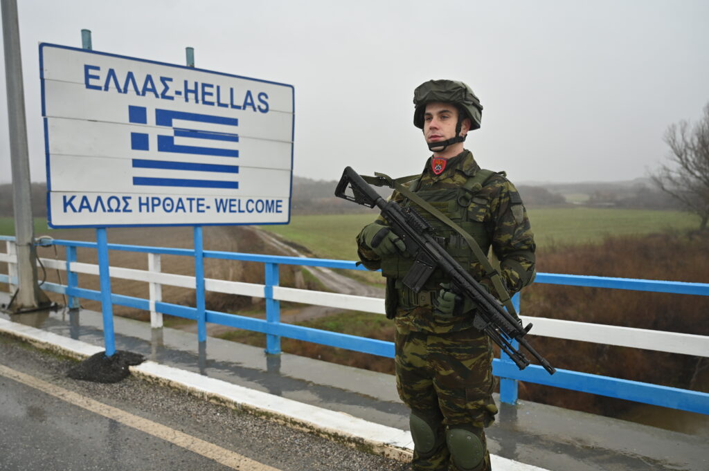 Επίσκεψη Ν. Δένδια στην Αλεξανδρούπολη, την οριογραμμή της χώρας στον Έβρο και το φυλάκιο Γέφυρας Κήπων 4 Επίσκεψη Ν. Δένδια στην Αλεξανδρούπολη, την οριογραμμή της χώρας στον Έβρο και το φυλάκιο Γέφυρας Κήπων