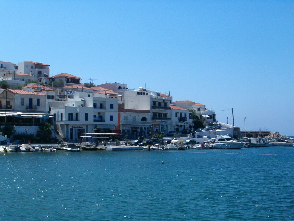 Η Άνδρος στις κορυφαίες 11 υποσχόμενες τοποθεσίες για διακοπές το 2025