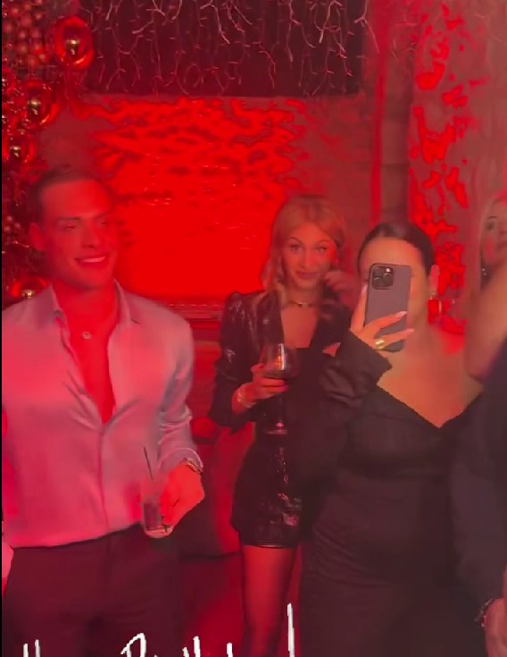 Κατερίνα Καινούργιου & Κωνσταντίνα Σπυροπούλου: Με την παρέα τους στο ίδιο event 4 Κατερίνα Καινούργιου & Κωνσταντίνα Σπυροπούλου: Με την παρέα τους στο ίδιο event