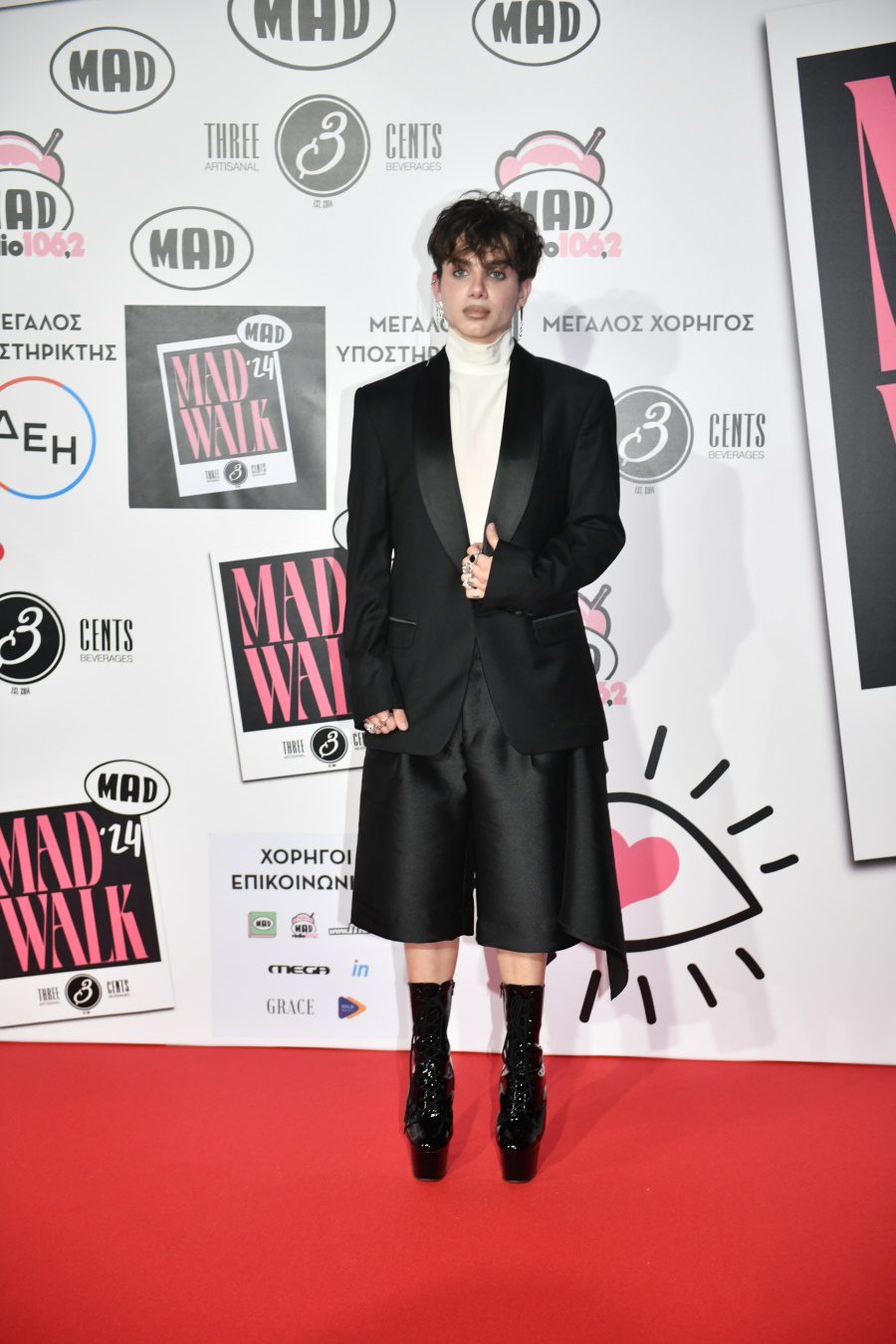 MadWalk 2024: Οι παρουσίες των διασήμων στο εντυπωσιακό event μόδας και μουσικής –