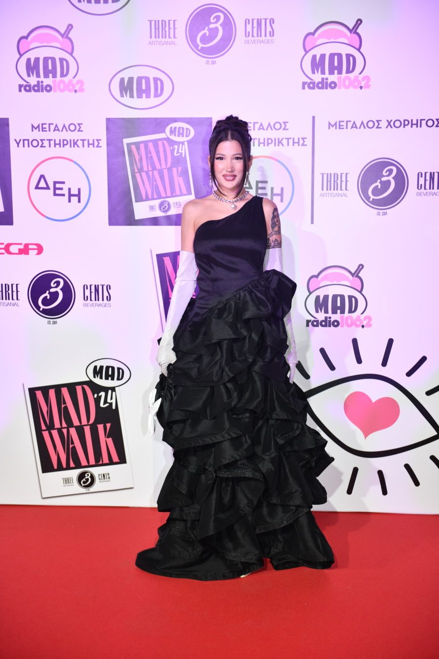 MadWalk 2024: Οι παρουσίες των διασήμων στο εντυπωσιακό event μόδας και μουσικής –