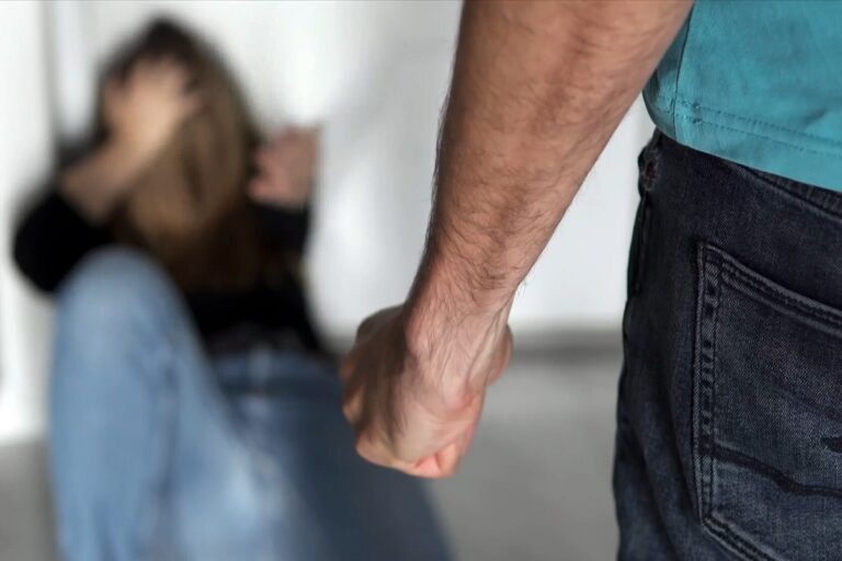 Γυναικοκτονία στη Θεσσαλονίκη: Στον εισαγγελέα τη Δευτέρα σύζυγος που δολοφόνησε τη γυναίκα του και τραυμάτισε τον γιο της