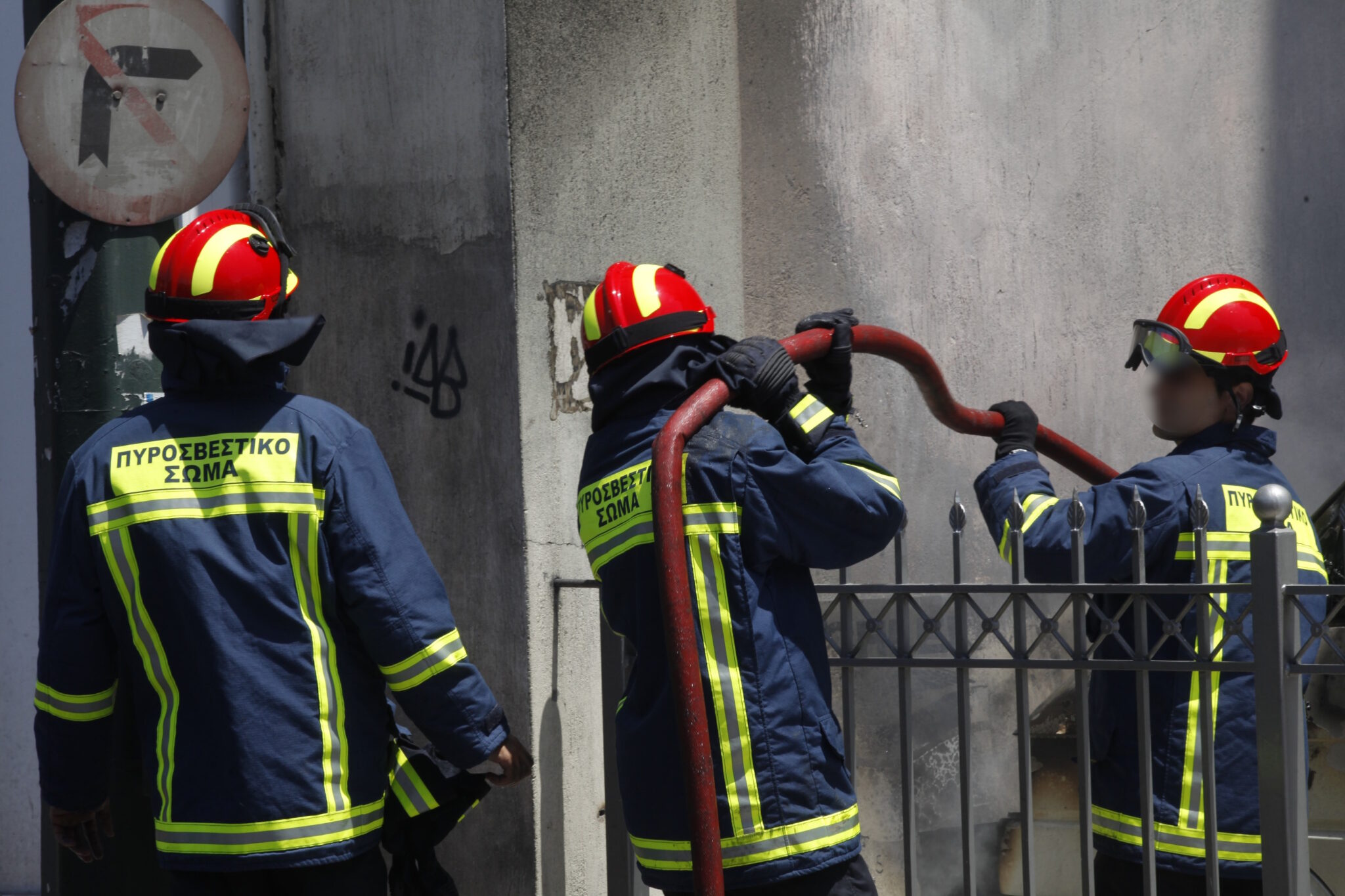 Φωτιά σε κτήριο στην Πειραιώς «σταμάτησε» την κυκλοφορία βράδυ Παρασκευής
