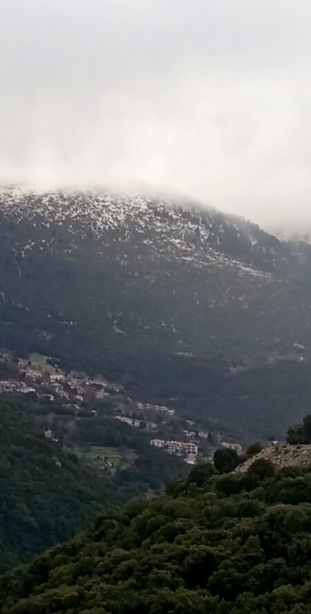 Καιρός – Ηλεία: Έπεσαν τα πρώτα χιόνια στο όρος Ερύμανθος, μαγευτικές εικόνες