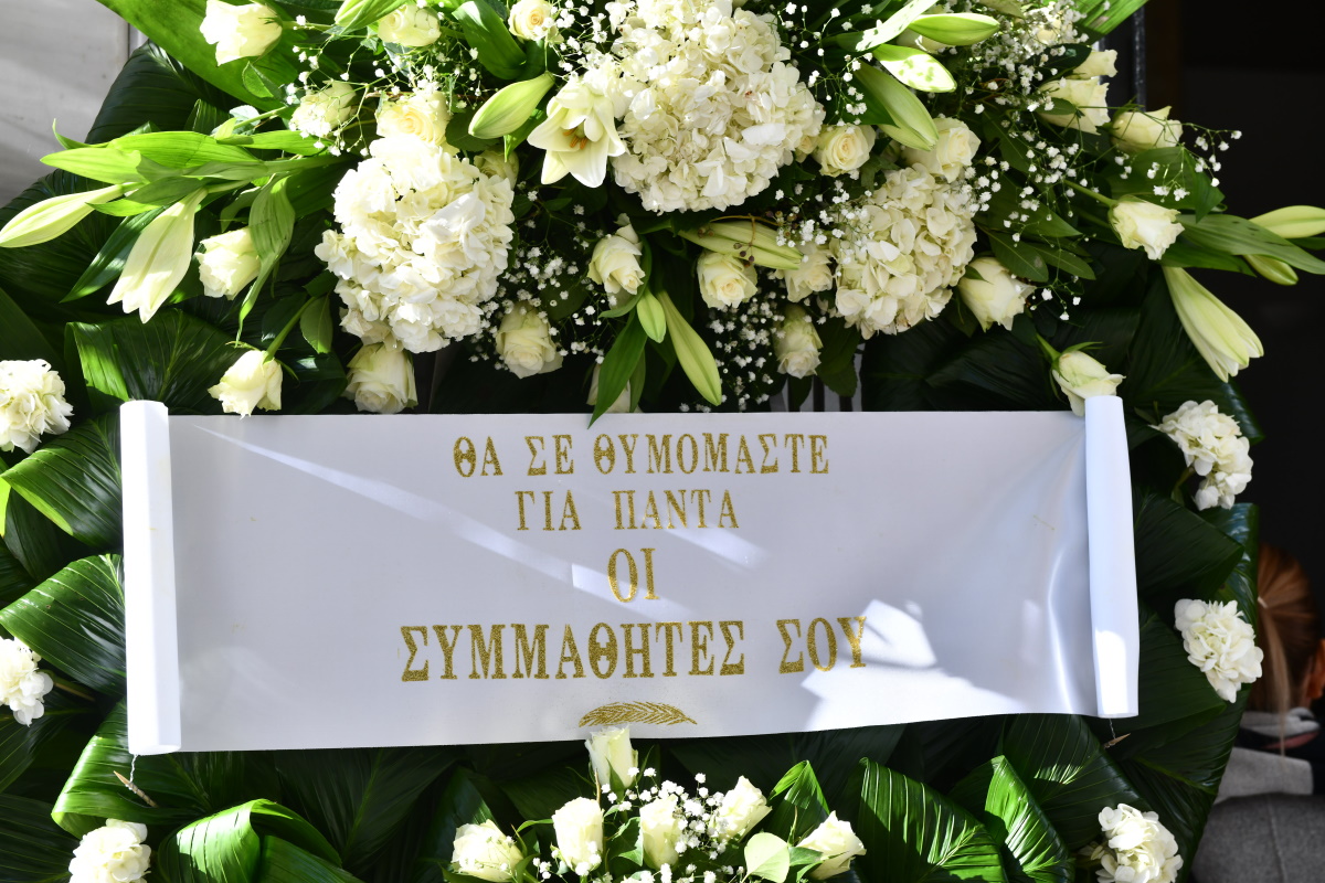 Κηδεία Δημήτρη Ήμελλου: Σε κλίμα θλίψης το τελευταίο «αντίο» στο Α’ Νεκροταφείο – Τραγική μορφή η μητέρα του 14 Κηδεία Δημήτρη Ήμελλου: Σε κλίμα θλίψης το τελευταίο «αντίο» στο Α’ Νεκροταφείο – Τραγική μορφή η μητέρα του