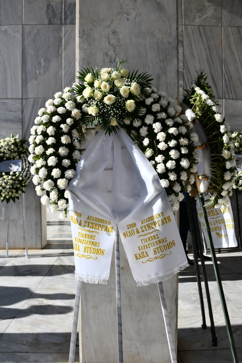 Κηδεία Δημήτρη Ήμελλου: Σε κλίμα θλίψης το τελευταίο «αντίο» στο Α’ Νεκροταφείο – Τραγική μορφή η μητέρα του 12 Κηδεία Δημήτρη Ήμελλου: Σε κλίμα θλίψης το τελευταίο «αντίο» στο Α’ Νεκροταφείο – Τραγική μορφή η μητέρα του