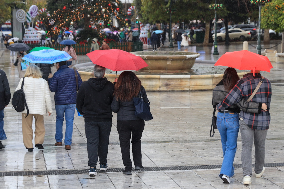 Καιρός σήμερα: Μείωση της θερμοκρασίας και δυνατές καταιγίδες στη δυτική Ελλάδα