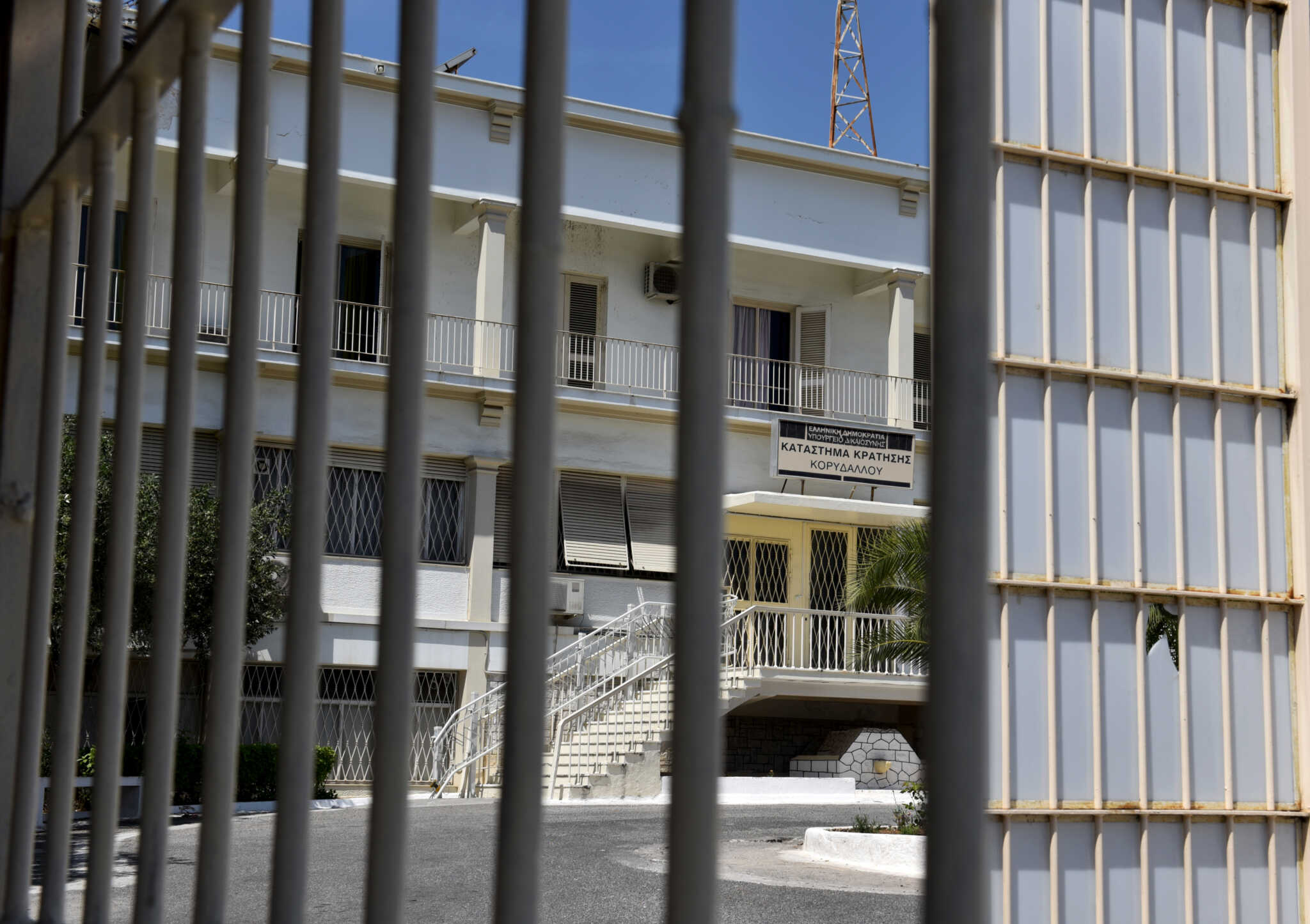 Κορυδαλλός: Γυναίκα επισκέπτρια μετέφερε ναρκωτικά στις φυλακές