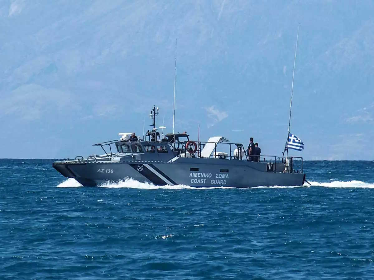 Γαύδος: Όγδοη σορός άντρα που εντοπίστηκε σε παραλία του νησιού μετά το ναυάγιο με πρόσφυγες