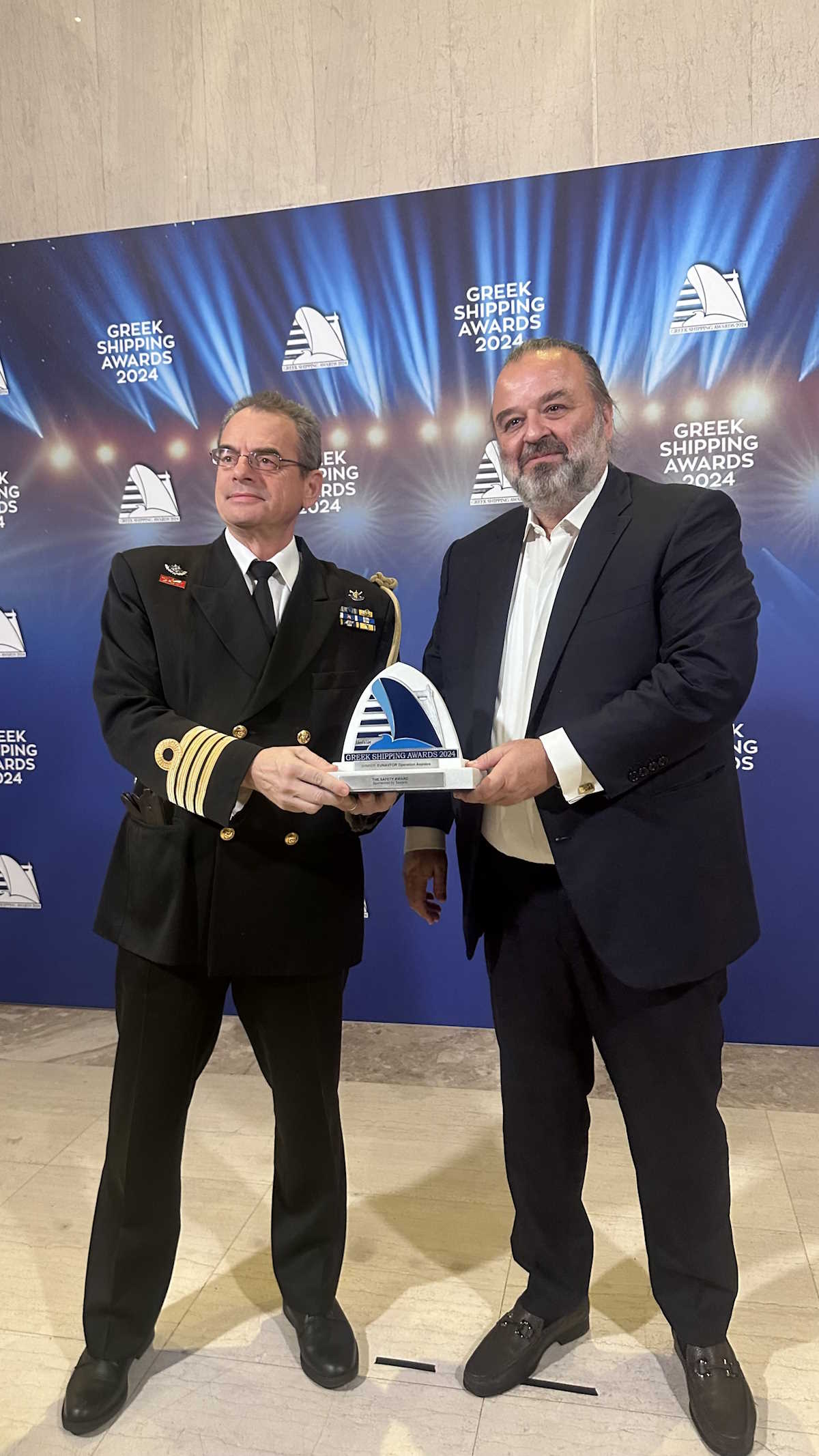 Μάριος Ηλιόπουλος στην τελετή του safety award στα Greek shipping awards 2024: Με το έπαθλο της νίκης για τις νέες γενιές 7 Μάριος Ηλιόπουλος στην τελετή του safety award στα Greek shipping awards 2024: Με το έπαθλο της νίκης για τις νέες γενιές
