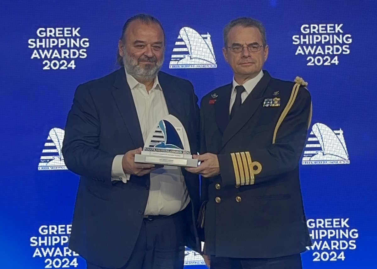 Μάριος Ηλιόπουλος στην τελετή του safety award στα Greek shipping awards 2024: Με το έπαθλο της νίκης για τις νέες γενιές