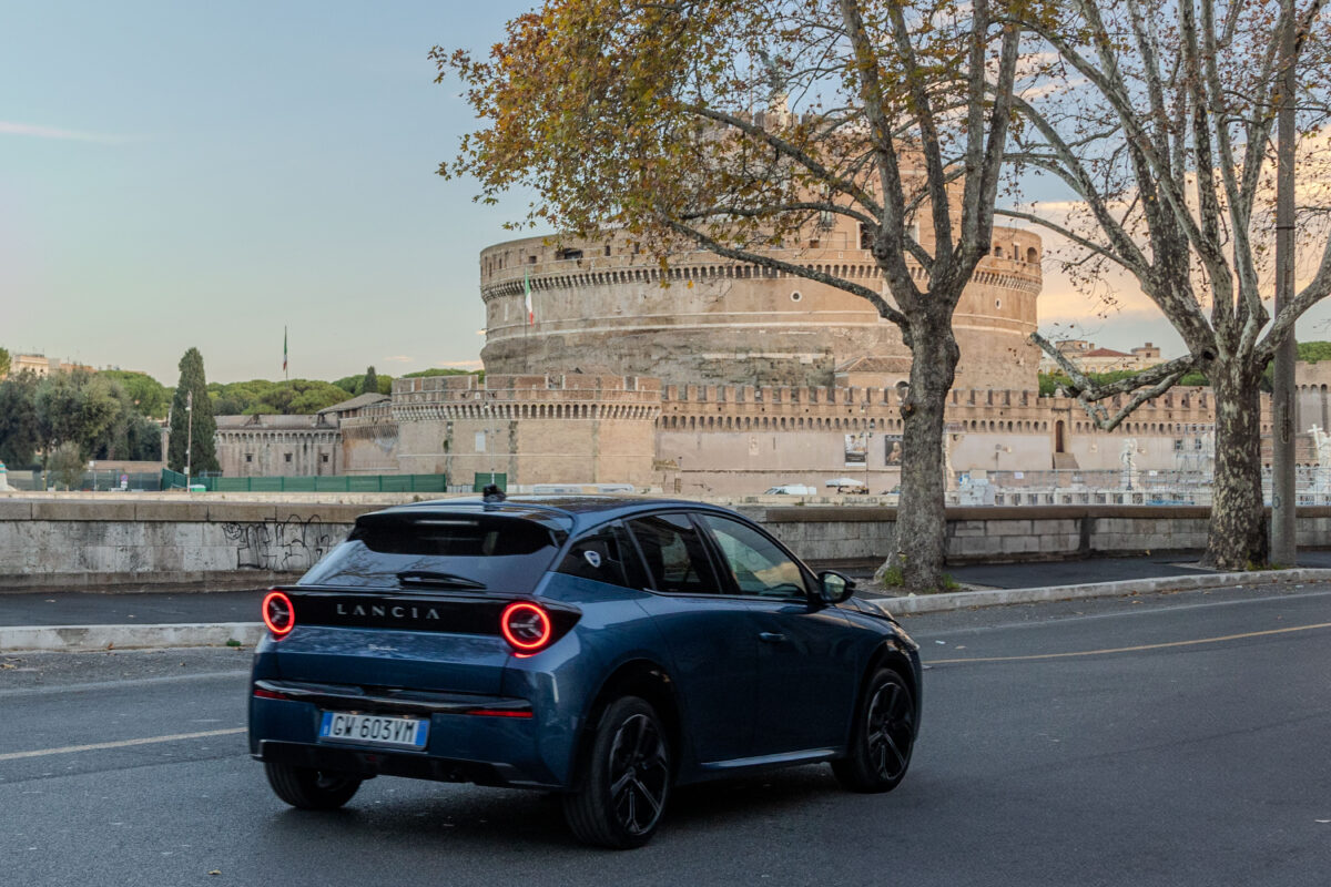 Lancia: Η νέα Ypsilon έκανε τη βόλτα της στην Ιταλία