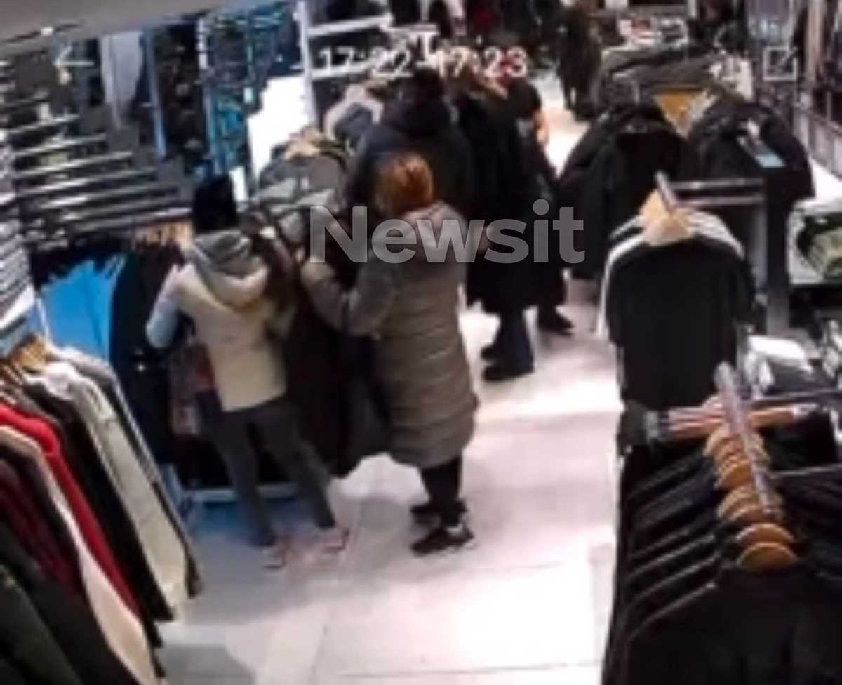 Θεσσαλονίκη: Βίντεο ντοκουμέντο από τη δράση συμμορίας που «γδύνει» γνωστό πολυκατάστημα 8 Θεσσαλονίκη: Βίντεο ντοκουμέντο από τη δράση συμμορίας που «γδύνει» γνωστό πολυκατάστημα