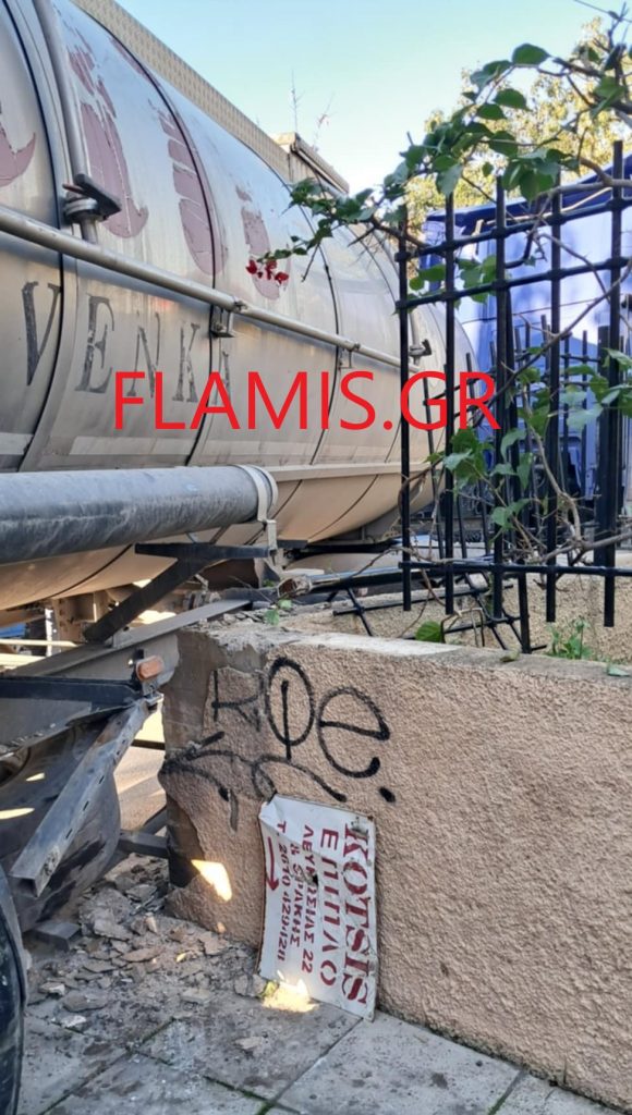 Πάτρα: Βυτιοφόρο εισέβαλε σε οικία 10 Πάτρα: Βυτιοφόρο εισέβαλε σε οικία