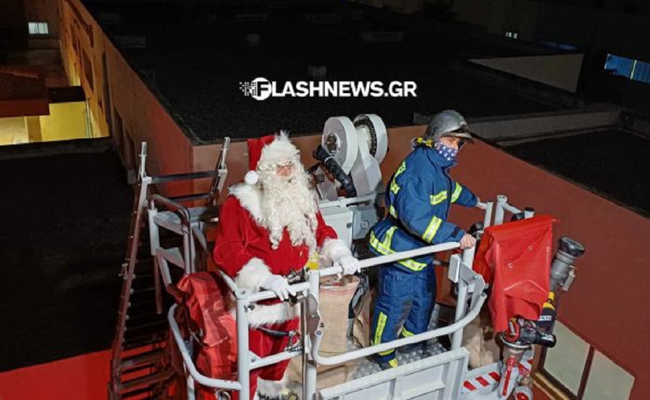 Χανιά: Με βραχιονοφόρο όχημα ήρθε ο Άγιος Βασίλης στο νοσοκομείο και μοίρασε δώρα στα παιδιά 1 Χανιά: Με βραχιονοφόρο όχημα ήρθε ο Άγιος Βασίλης στο νοσοκομείο και μοίρασε δώρα στα παιδιά