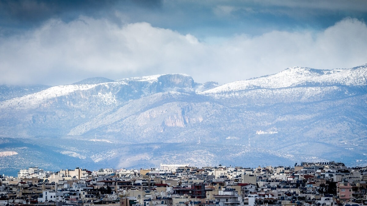 Καιρός: Χιόνια στην Αττική, Εύβοια και Κρήτη – Με πολικές θερμοκρασίες και καταιγίδες η νέα φάση της κακοκαιρίας