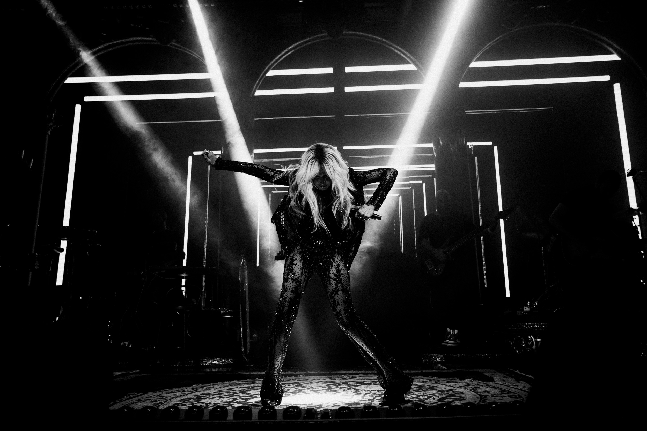 Άννα Βίσση: Όλα όσα συνέβησαν στην πρεμιέρα της – Ποιες ημέρες θα έχει επιπλέον shows 6 Άννα Βίσση: Όλα όσα συνέβησαν στην πρεμιέρα της – Ποιες ημέρες θα έχει επιπλέον shows