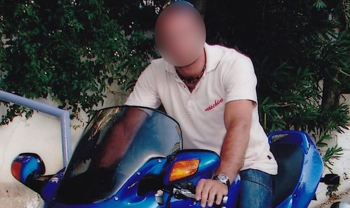 Πορνογραφικό περιεχόμενο με ανήλικους βρέθηκε στο κινητό του 45χρονου αστυνομικού της Βουλής