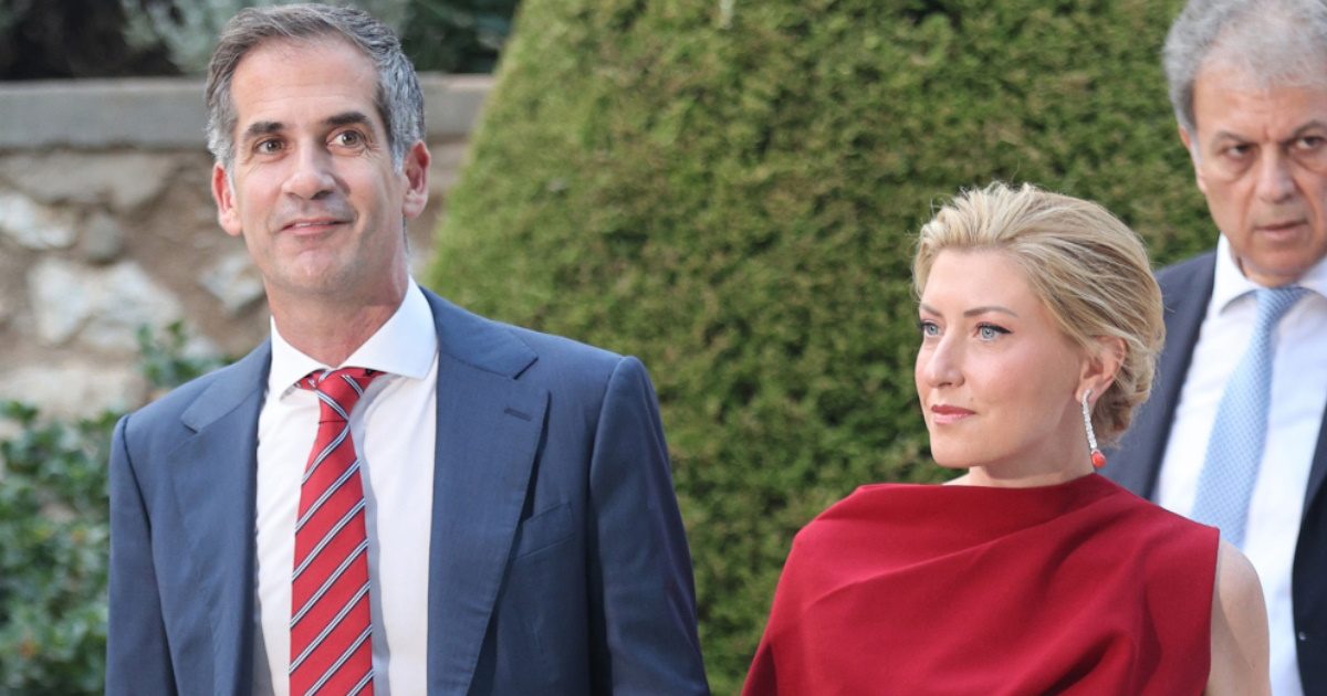 Κώστας Μπακογιάννης: Με τη σύζυγό του, Σία Κοσιώνη και όλη την οικογένειά του σε εκδήλωση προς τιμήν του πατέρα του