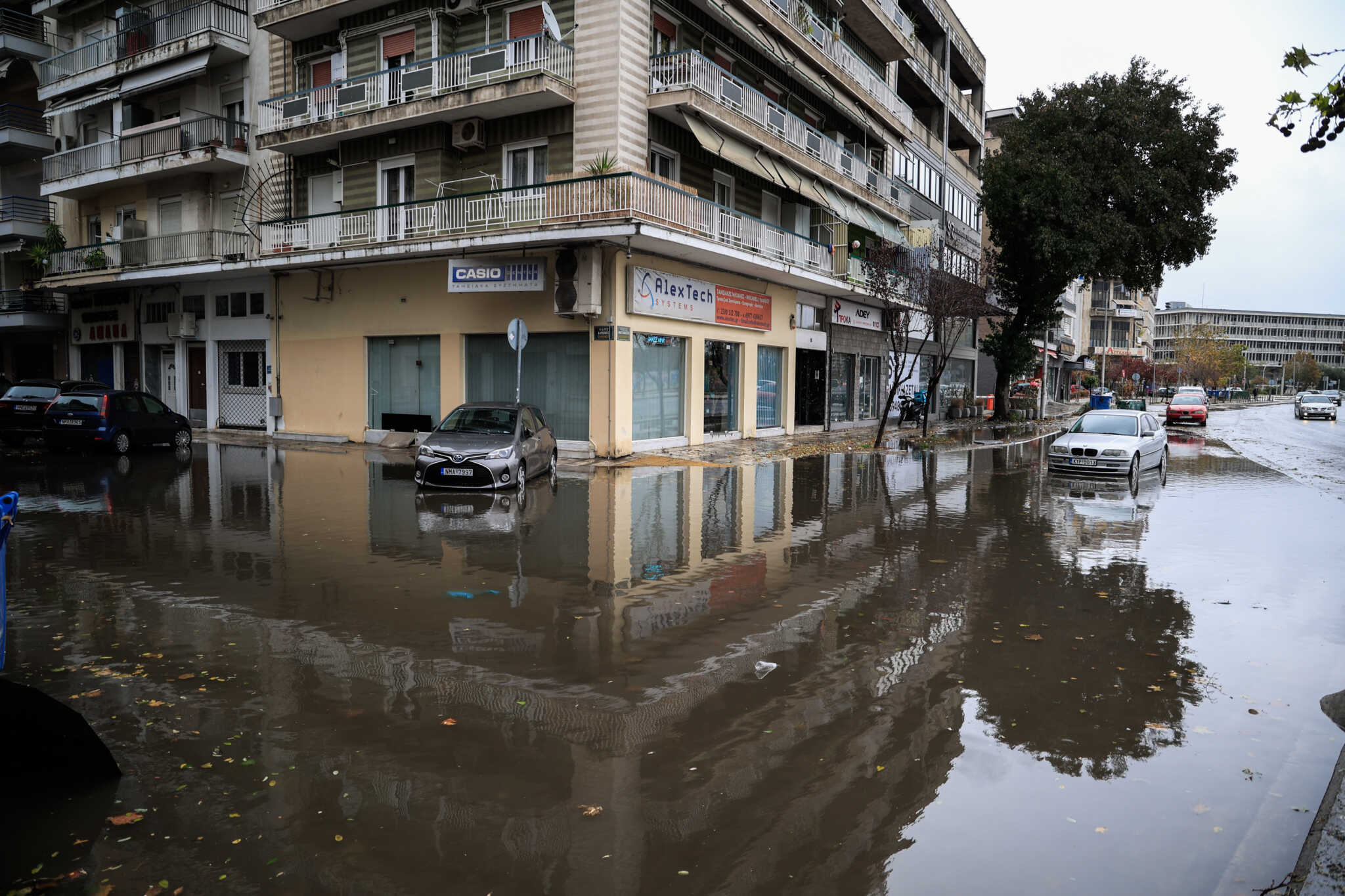 Εκτεθειμένοι σε μολύνσεις, τραυματισμούς και καρδιαγγειακά θέματα οι πλημμυροπαθείς από την κακοκαιρία Bora