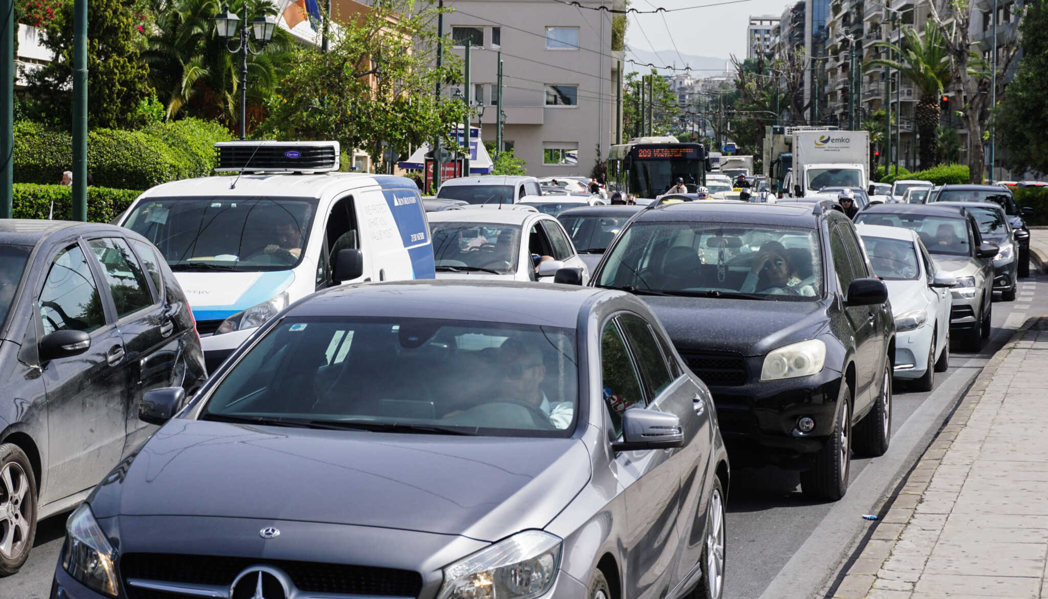 Κίνηση στους δρόμους: «Σφιξί» στον Κηφισό, καθυστερήσεις στην Αττική οδό