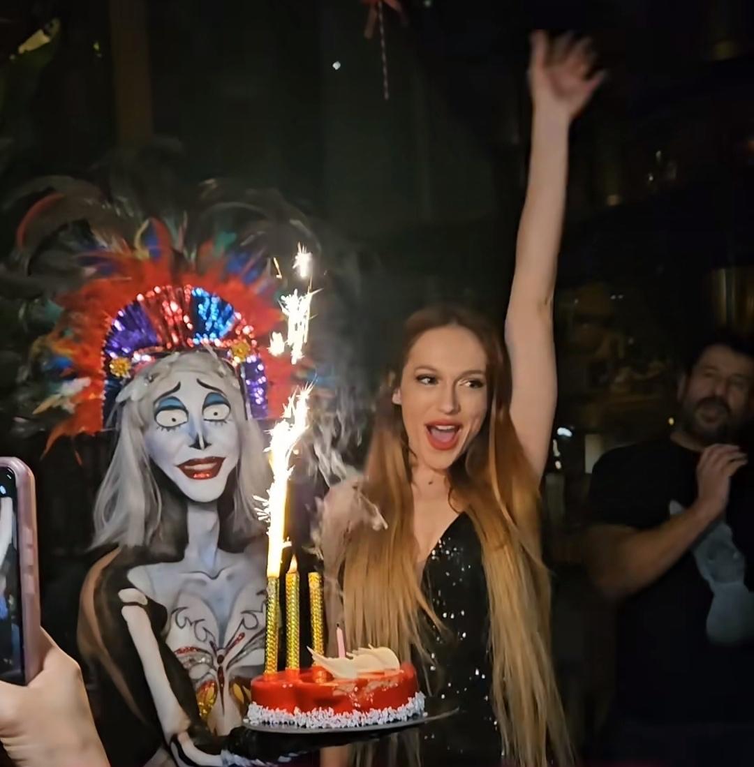 Τάνια Μπρεάζου: Η γιορτή γενεθλίων κοντά στον Γιώργο Αμούτζα και τους φίλους της – Φωτογραφίες