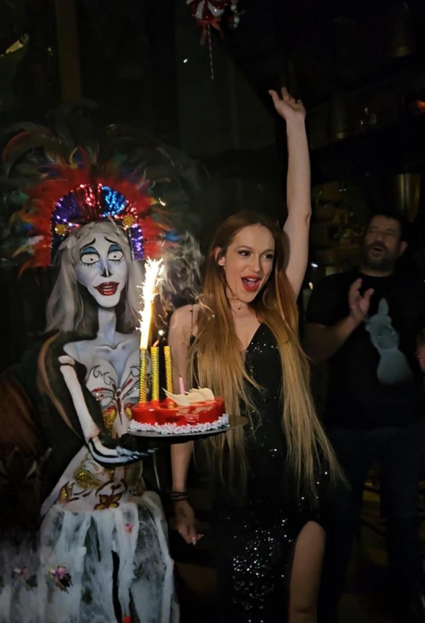 Τάνια Μπρεάζου: Η γιορτή γενεθλίων κοντά στον Γιώργο Αμούτζα και τους φίλους της – Φωτογραφίες 10 Τάνια Μπρεάζου: Η γιορτή γενεθλίων κοντά στον Γιώργο Αμούτζα και τους φίλους της – Φωτογραφίες