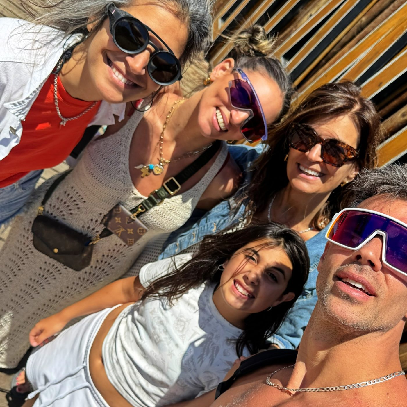 Αθηνά Οικονομάκου: Στην παραλία με τον Μπρούνο Τσερέλα, μια μέρα μετά τα Χριστούγεννα – Εικόνες 9 Αθηνά Οικονομάκου: Στην παραλία με τον Μπρούνο Τσερέλα, μια μέρα μετά τα Χριστούγεννα – Εικόνες