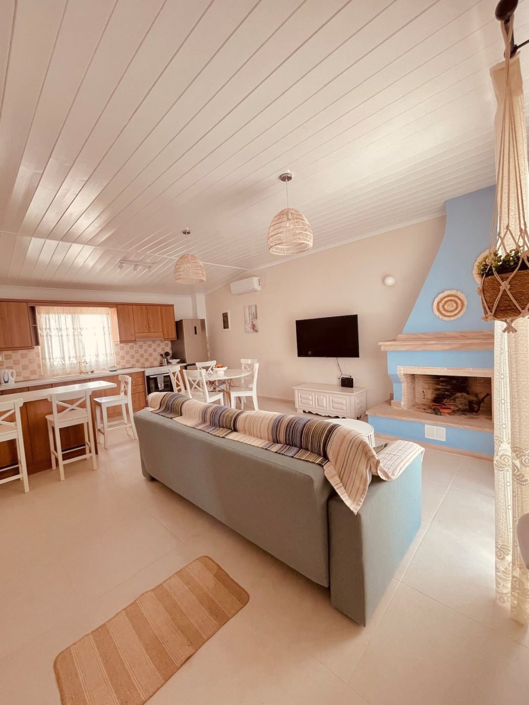 Γιώργος Αγγελόπουλος: Αυτό είναι το σπίτι της μητέρας του στη Σκιάθο που προσφέρει Airbnb – Πόσο το ενοικιάζει την ημέρα