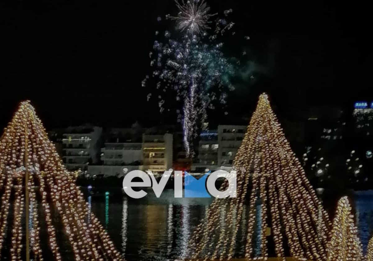 Η Χαλκίδα «φωτίστηκε» με 60.000 γιορτινά λαμπάκια – Εκπληκτικές εικόνες
