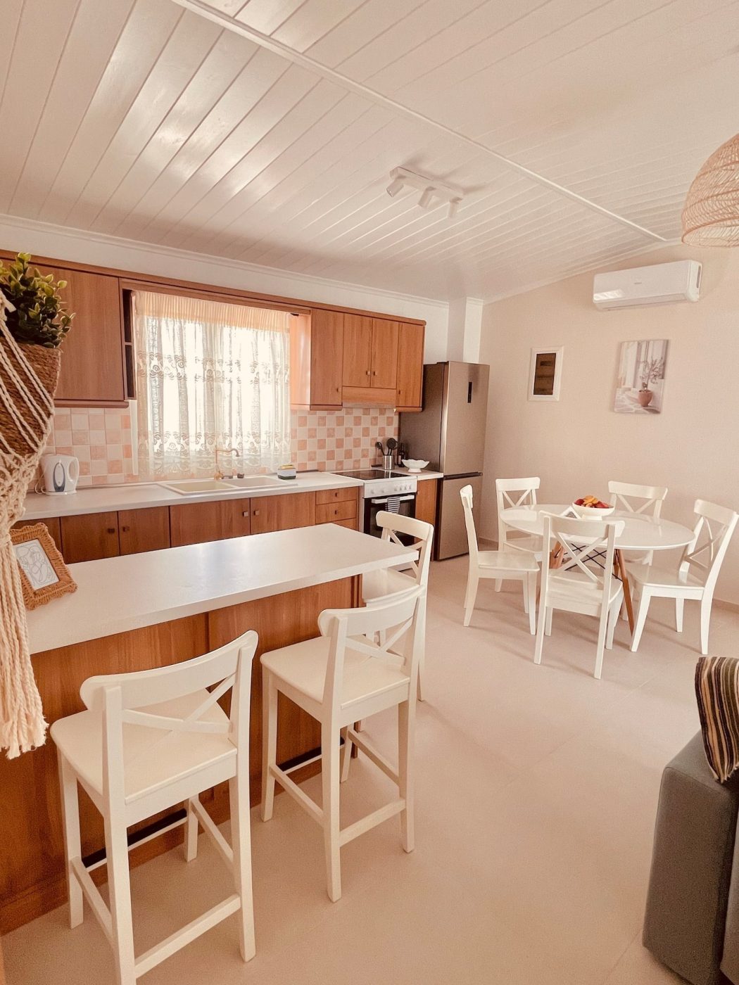 Γιώργος Αγγελόπουλος: Αυτό είναι το σπίτι της μητέρας του στη Σκιάθο που προσφέρει Airbnb – Πόσο το ενοικιάζει την ημέρα