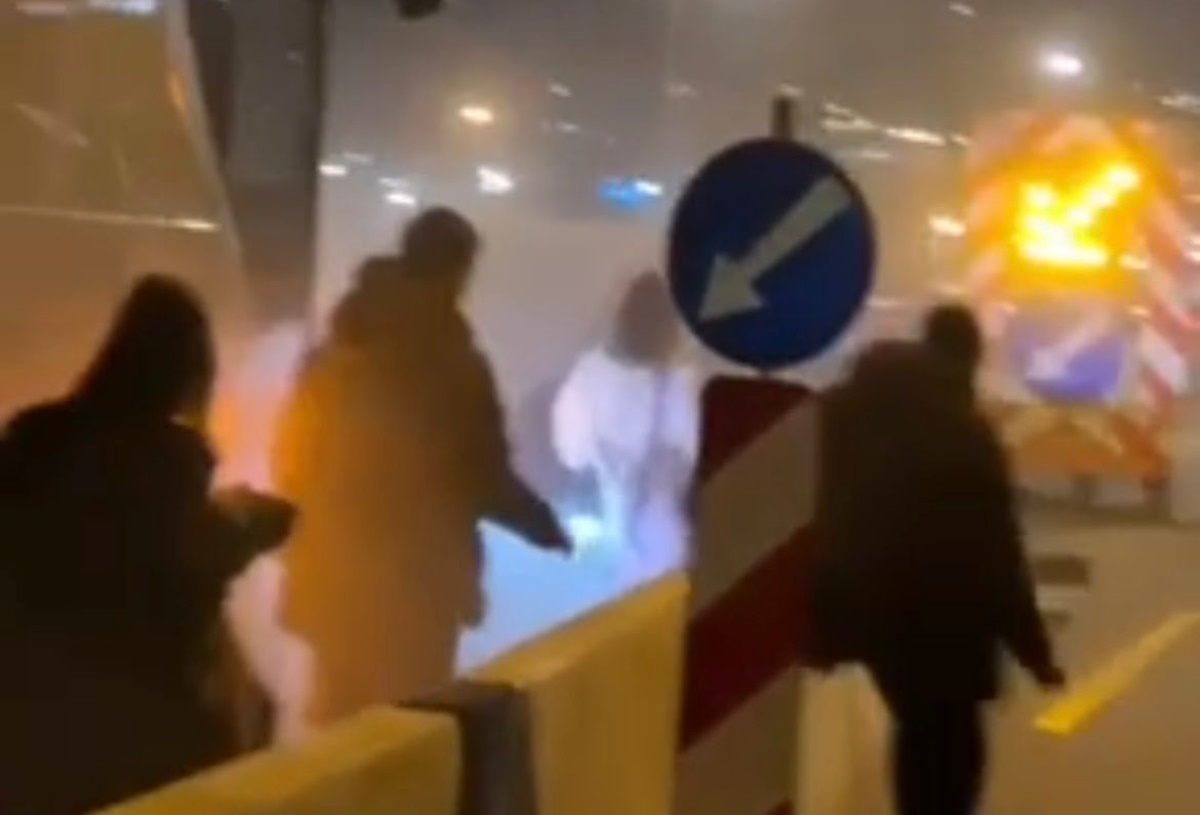 Θεσσαλονίκη: Πυρκαγιά σε λεωφορείο που μετέφερε μαθητές από σχολική εξόρμηση – Το εγκατέλειψαν γρήγορα