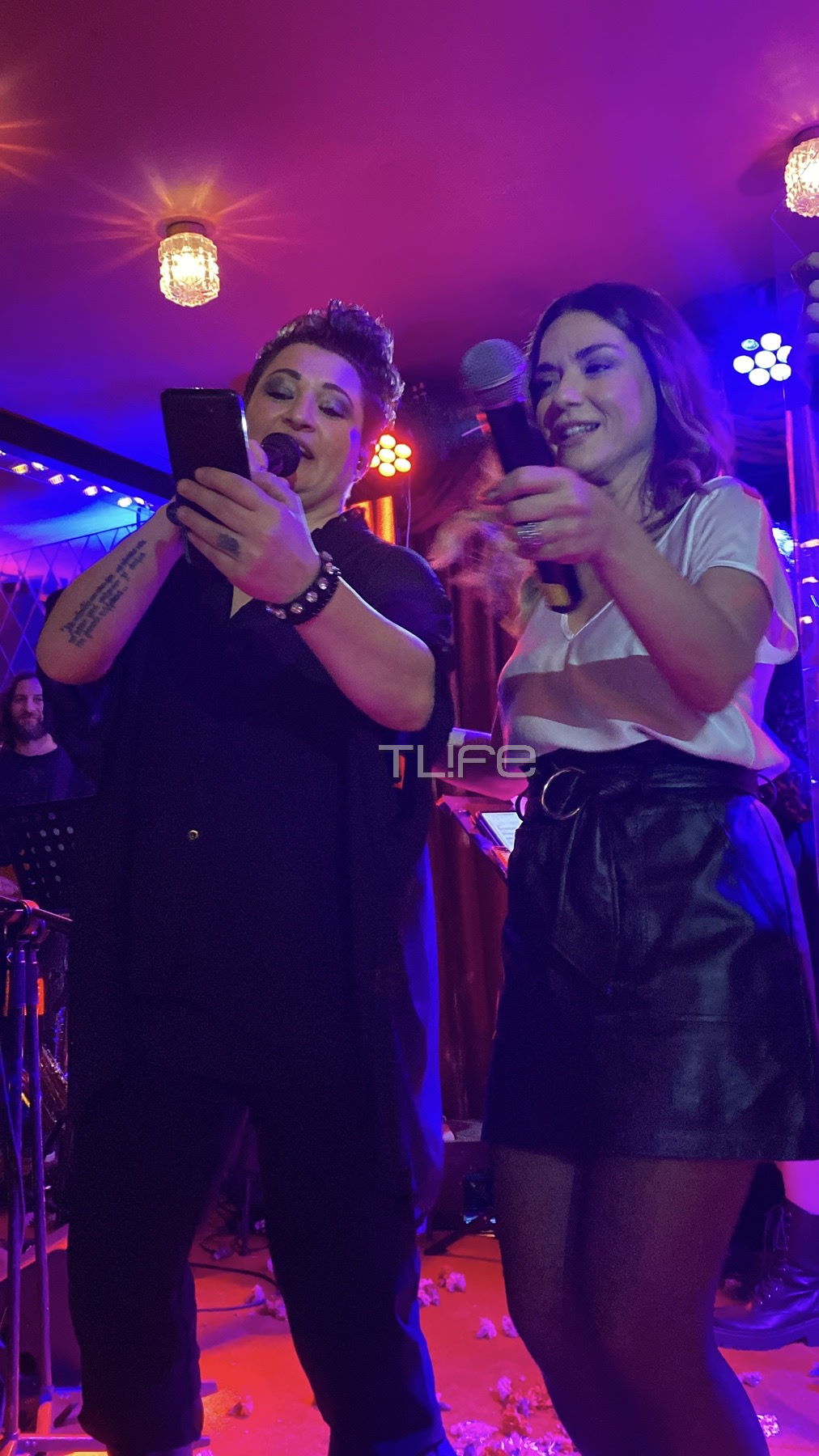 Βάσω Λασκαράκη: Το μουσικό πάρτι και το κομμάτι στον Λευτέρη Σουλτάτο για την γιορτή του – Αποκλειστικές εικόνες 11 Βάσω Λασκαράκη: Το μουσικό πάρτι και το κομμάτι στον Λευτέρη Σουλτάτο για την γιορτή του – Αποκλειστικές εικόνες