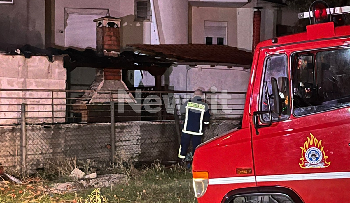 Φωτιά στη Θεσσαλονίκη: Δίπλα στις φλόγες διαμέρισμα – Διασώθηκε με ασφάλεια μία οικογένεια
